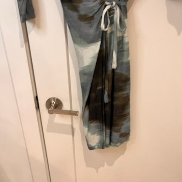 Diane von Furstenberg Green Watercolor Print Long Sleeve Wrap Mini Dress Size 2 - Picture 7 of 13